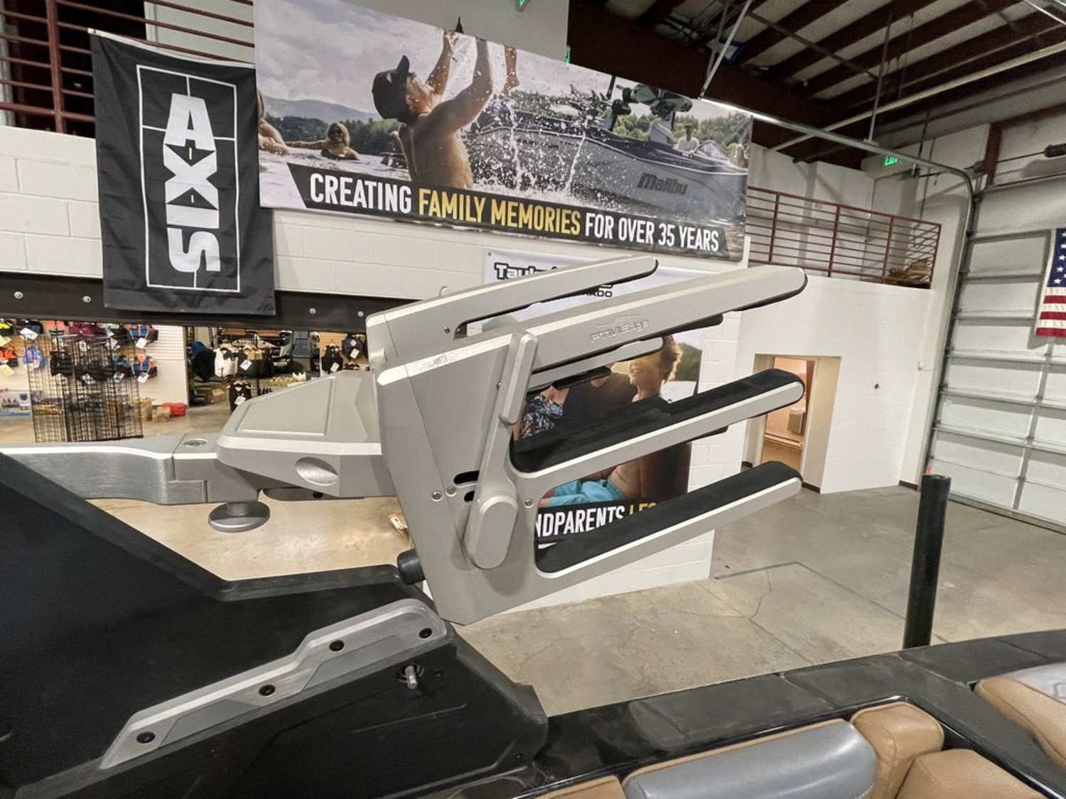 2021 Malibu Boats M220