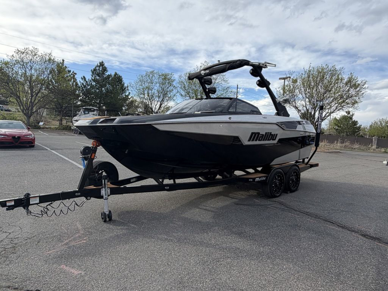 2021 Malibu Boats M220