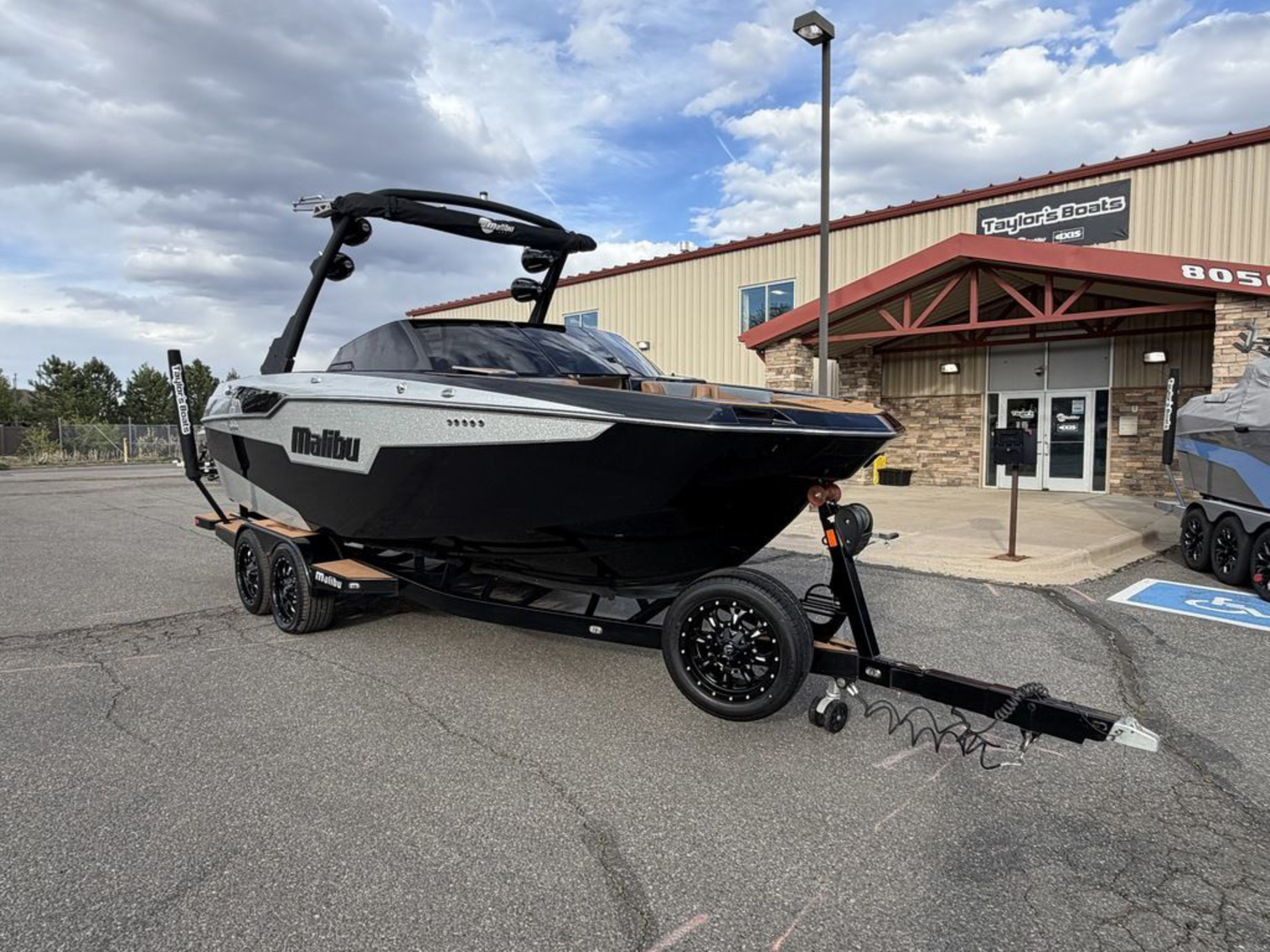 2021 Malibu Boats M220