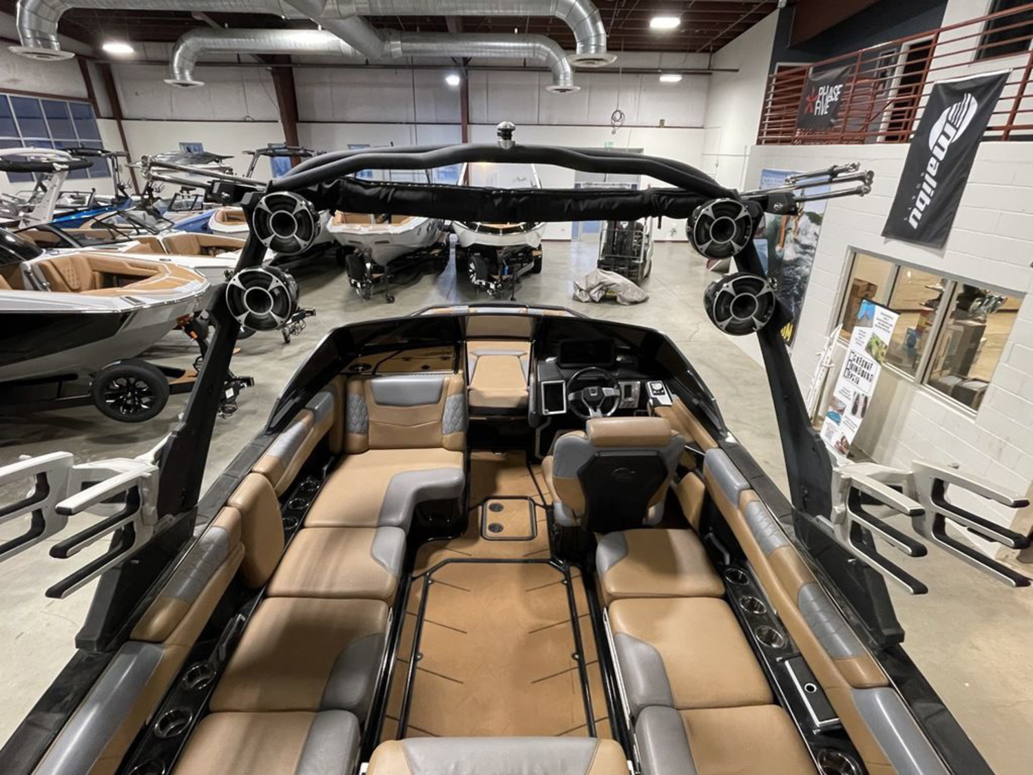 2021 Malibu Boats M220