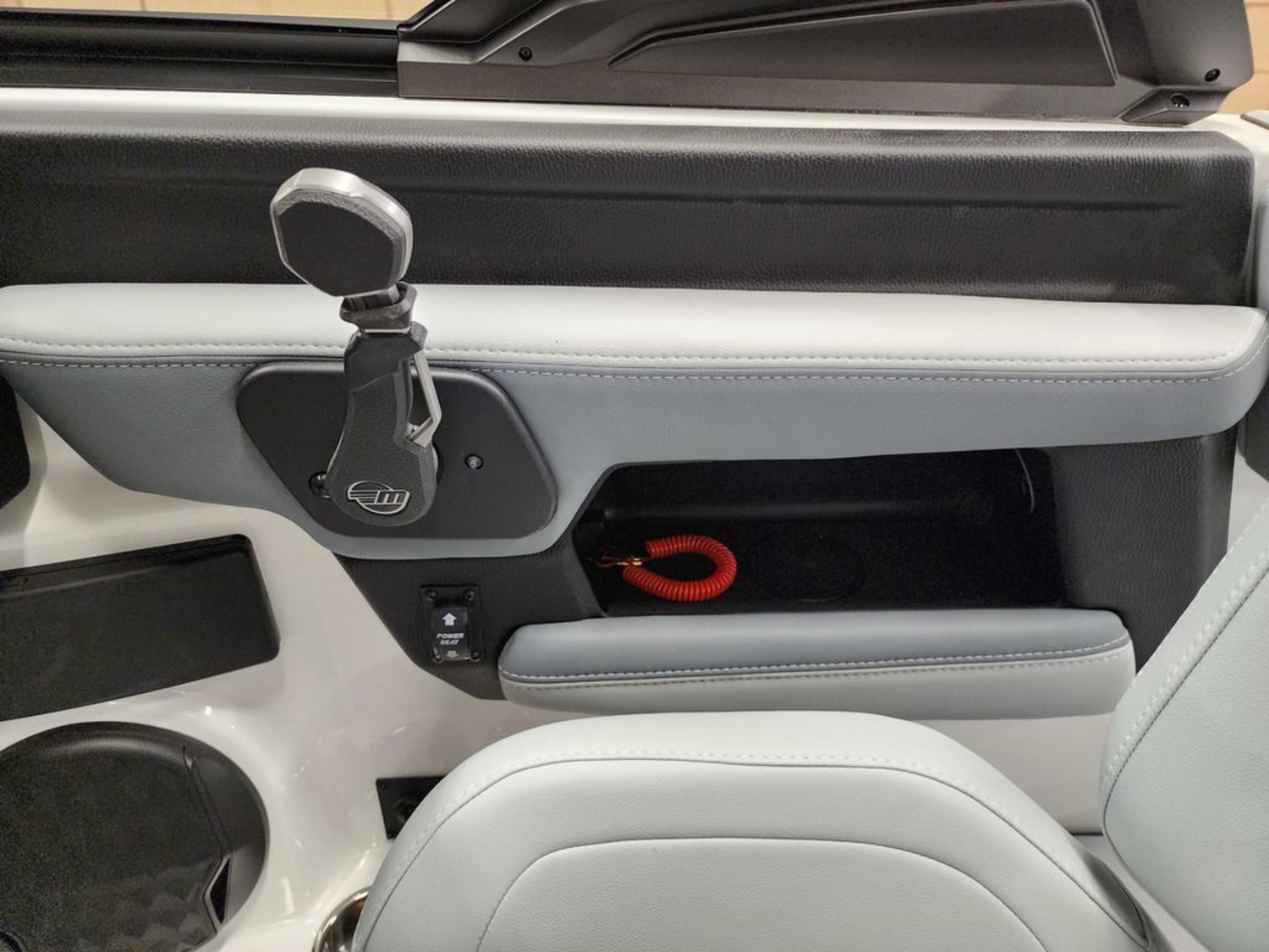 2025 Malibu Boats 26 LSV