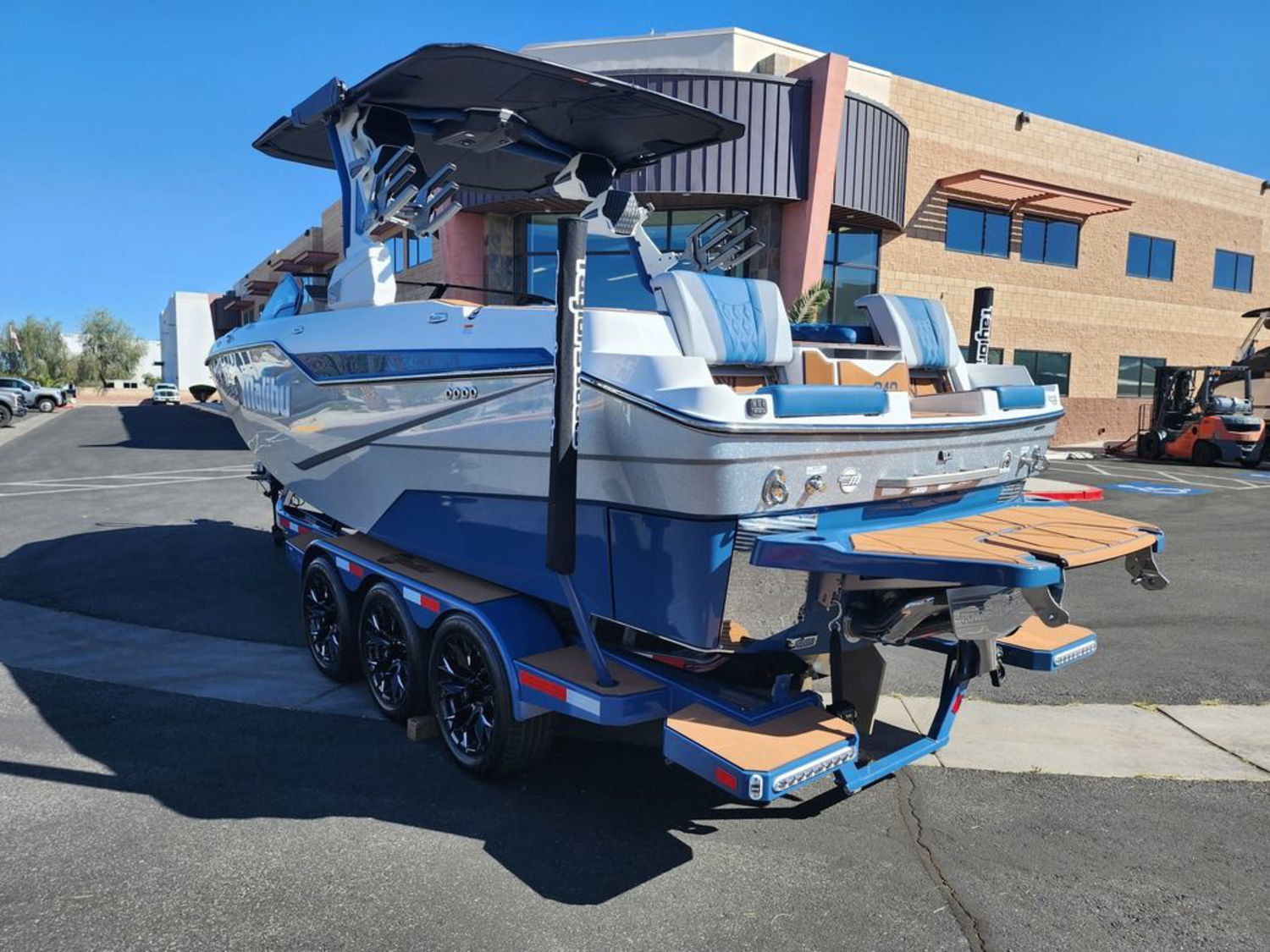 2026 Malibu Boats M242