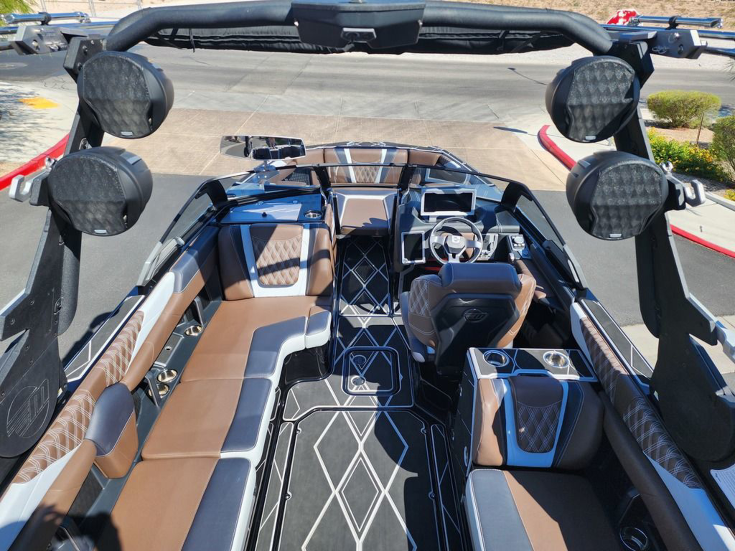 2024 Malibu Boats M242