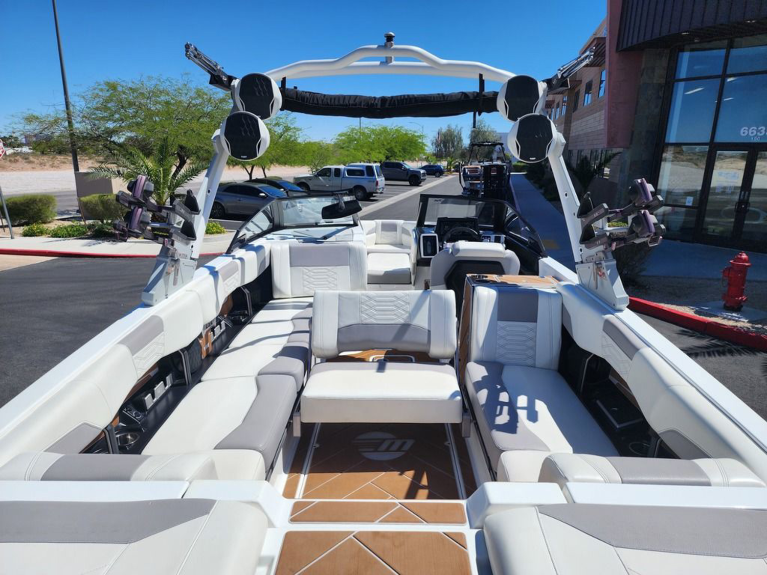 2022 Malibu Boats 25 LSV
