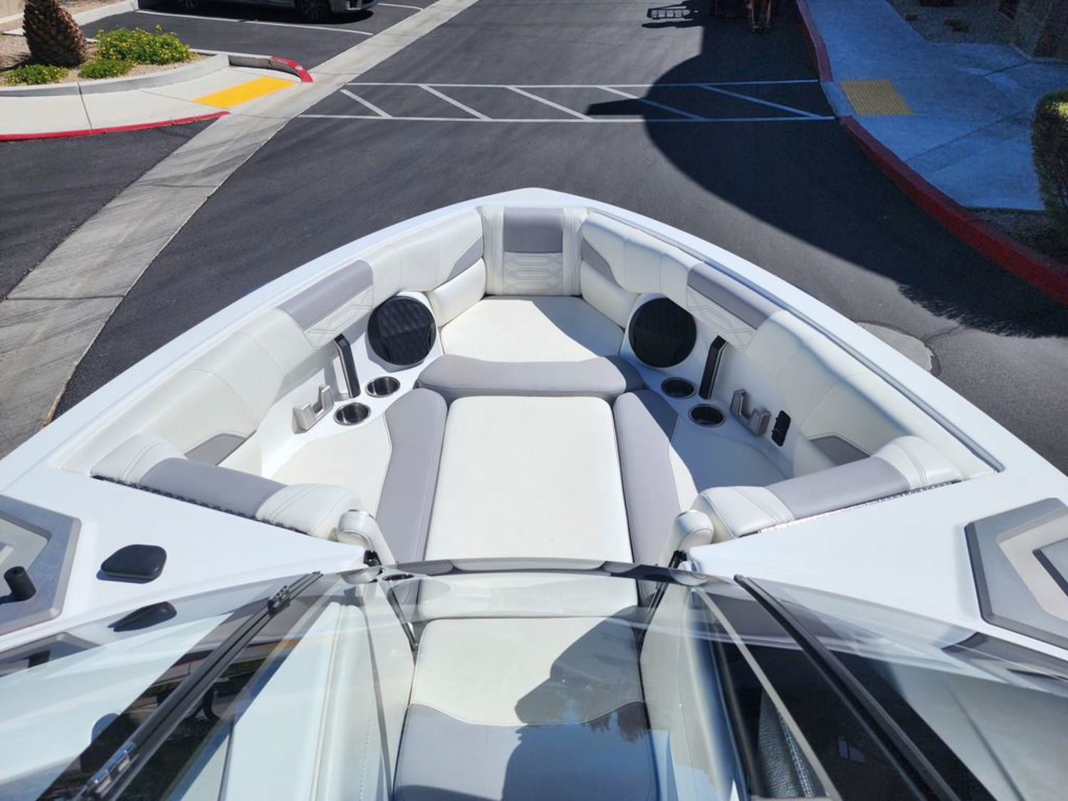 2022 Malibu Boats 25 LSV