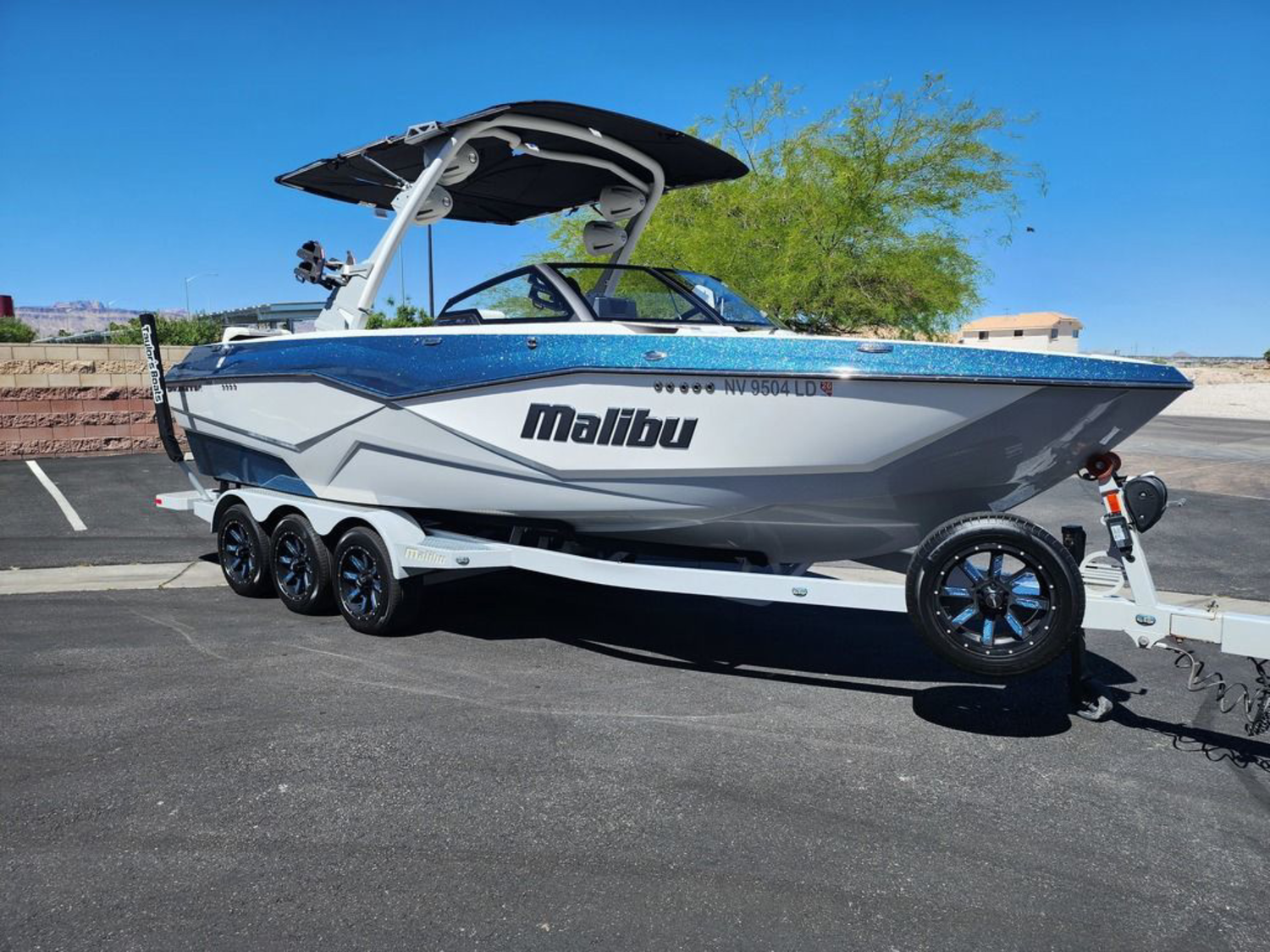 2022 Malibu Boats 25 LSV