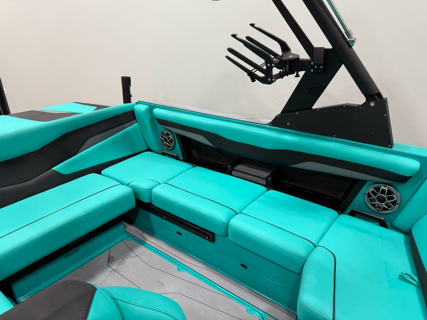 2022 Axis T220