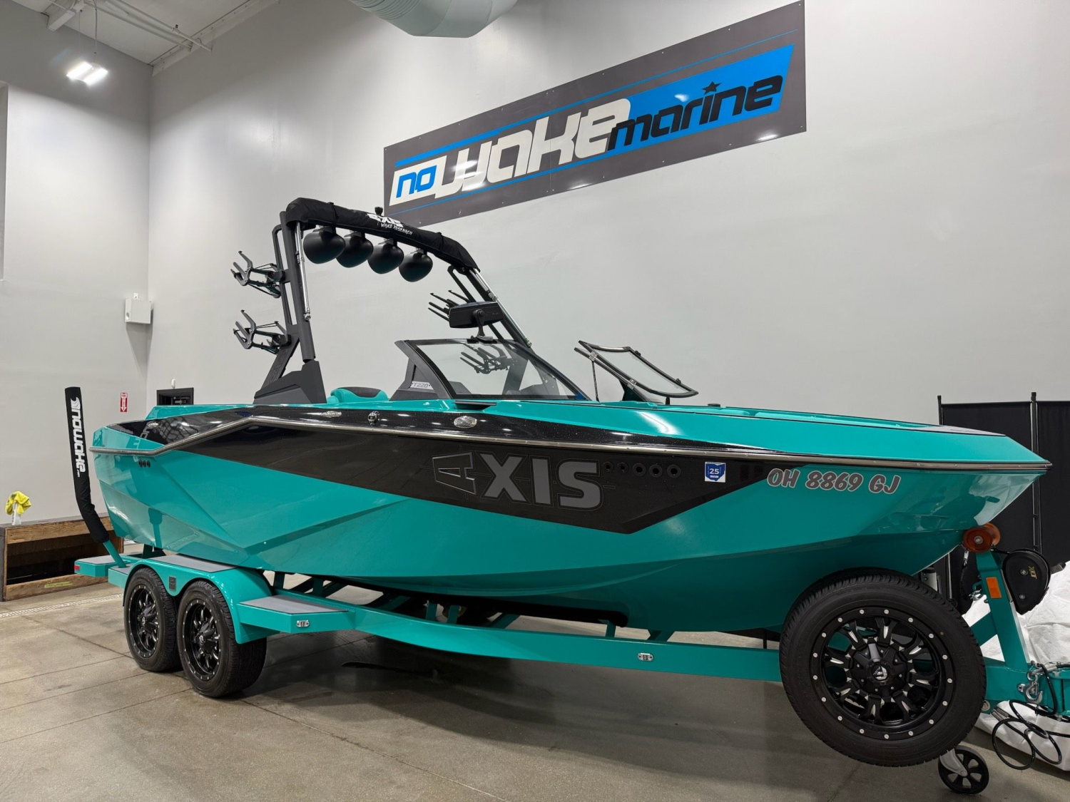 2022 Axis T220