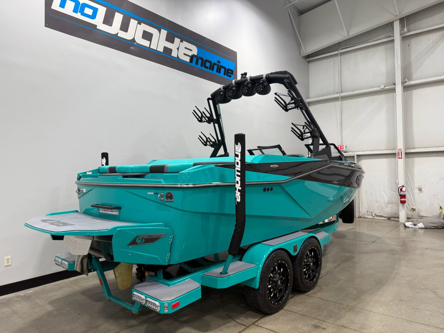 2022 Axis T220