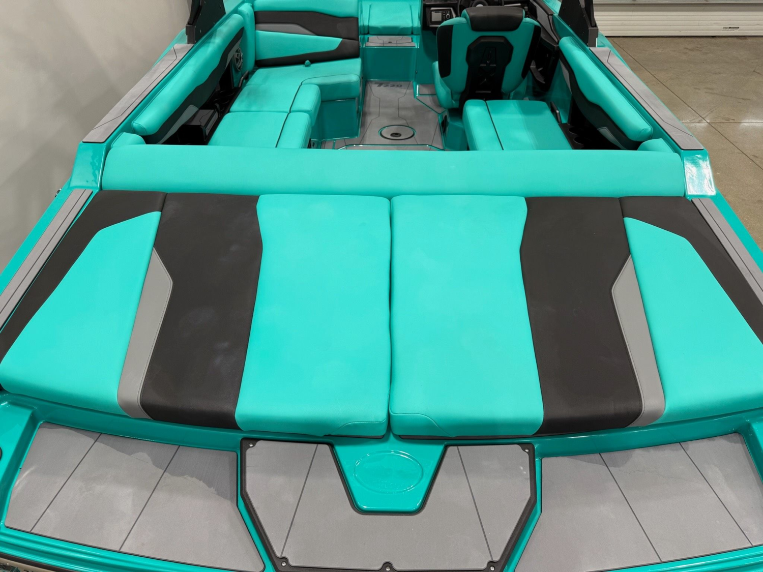 2022 Axis T220