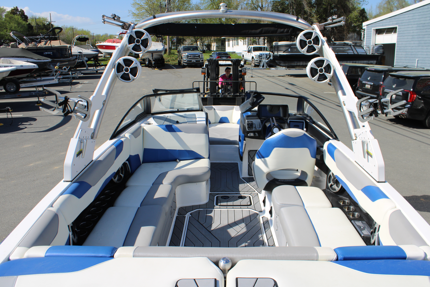 2018 Malibu 23 LSV
