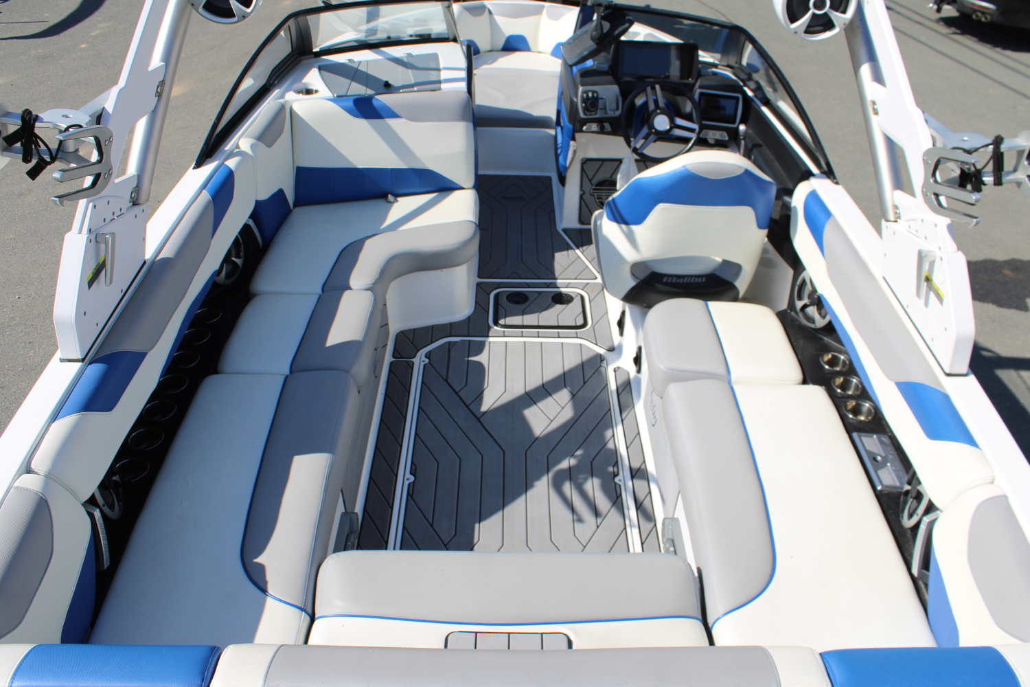 2018 Malibu 23 LSV