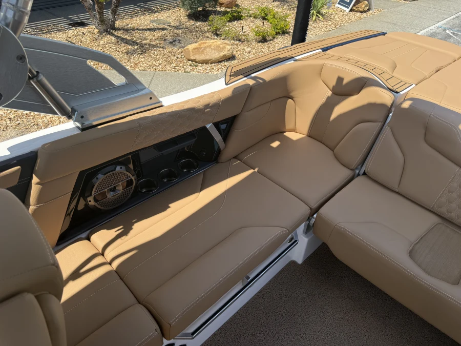 2022-mastercraft-xt22-130557-image15