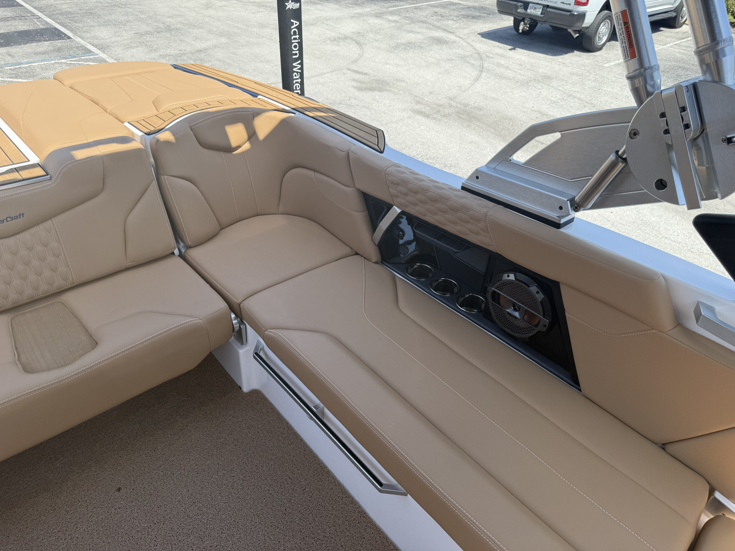 2022 MasterCraft XT22