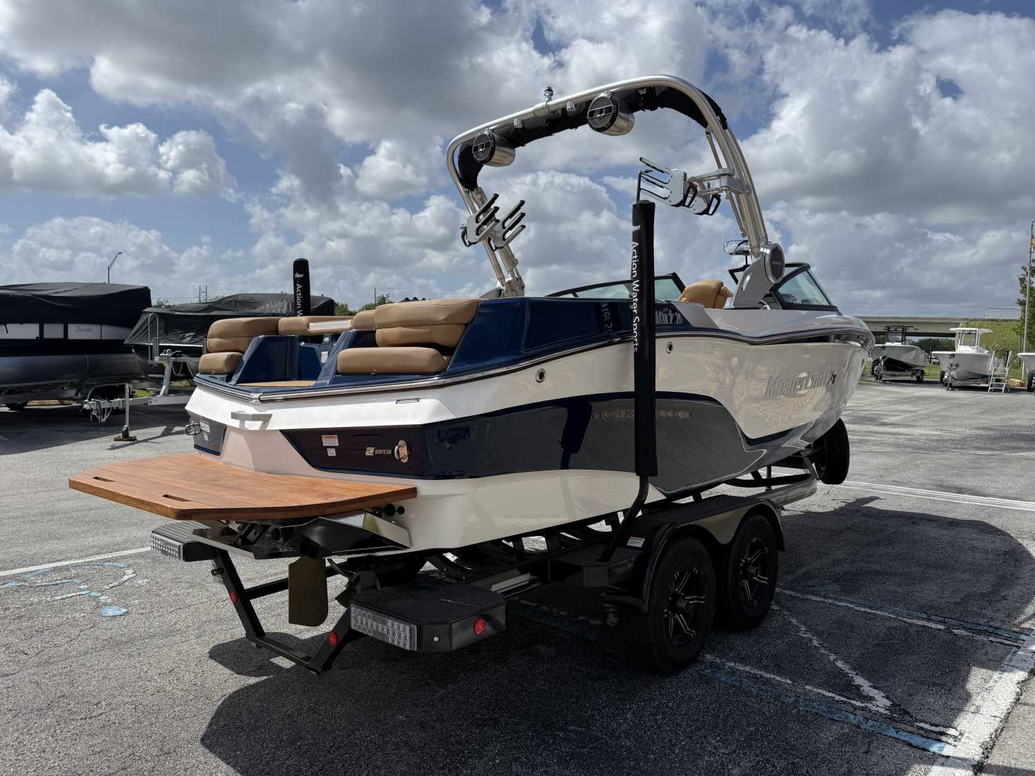 2022 MasterCraft XT22