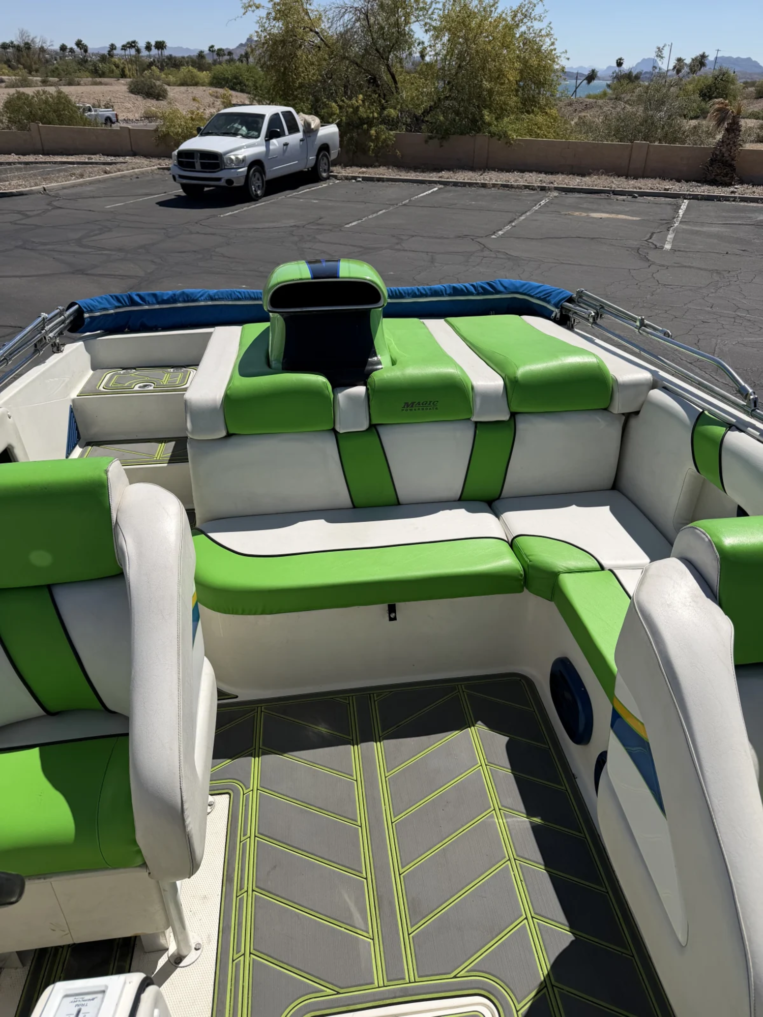 2003 Magic 28 Deck Boat