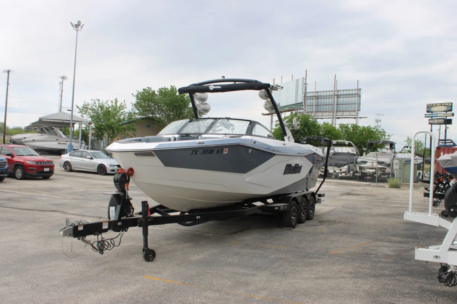 2023 Malibu 26 LSV
