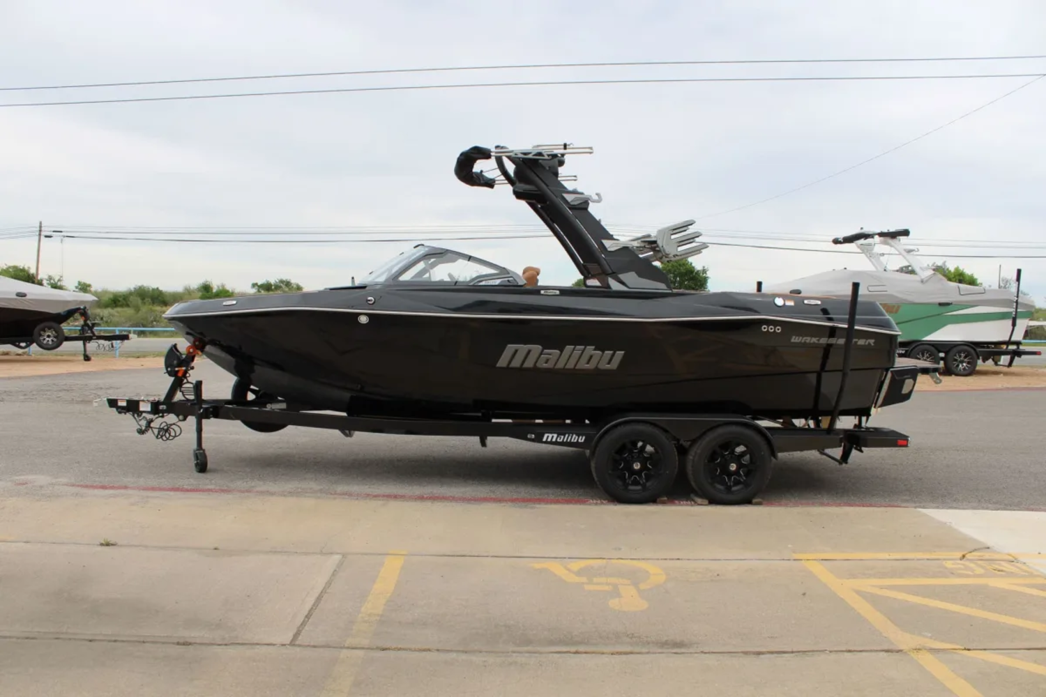 2026 Malibu 23 LSV