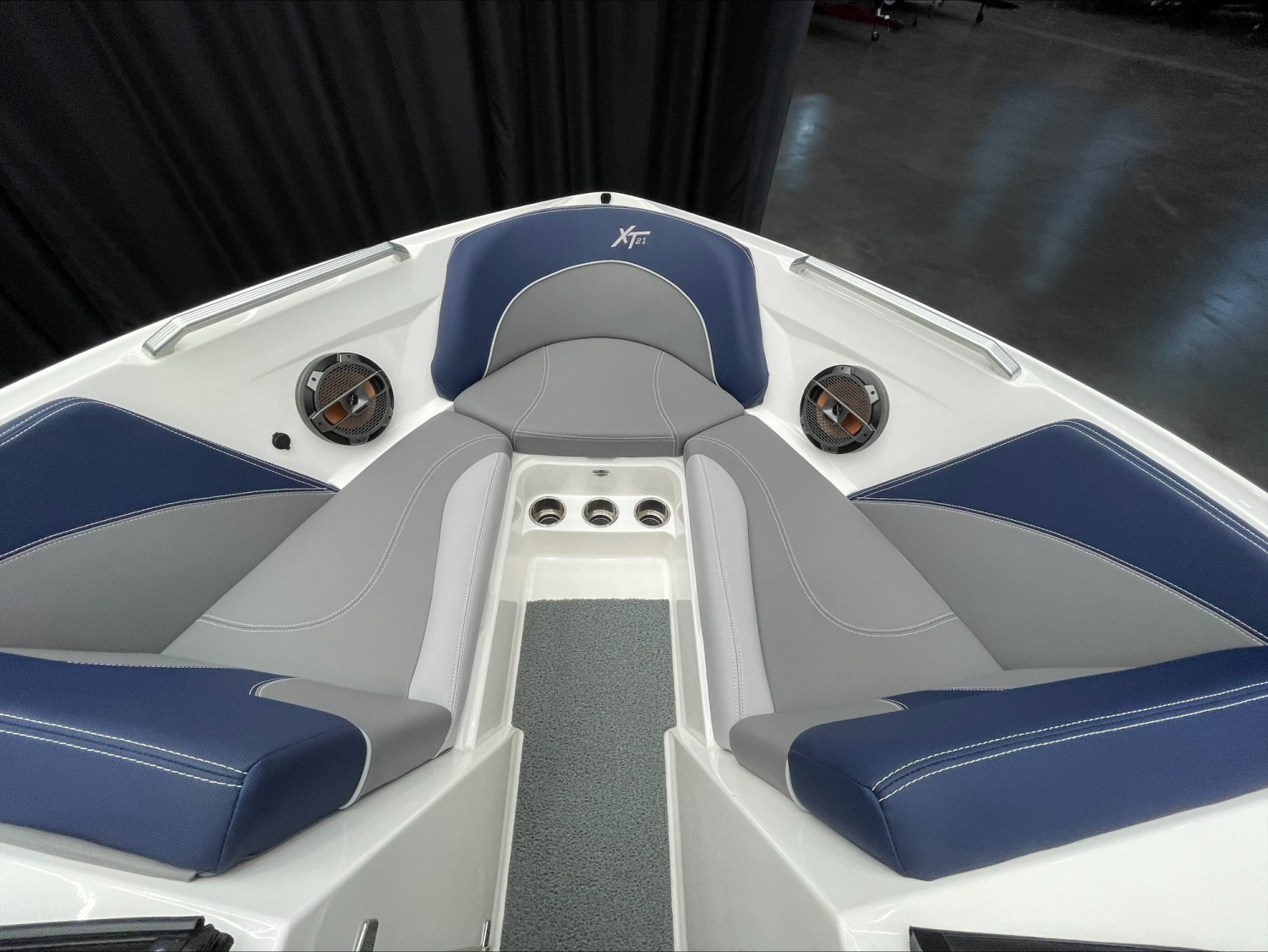 2022 MasterCraft XT21