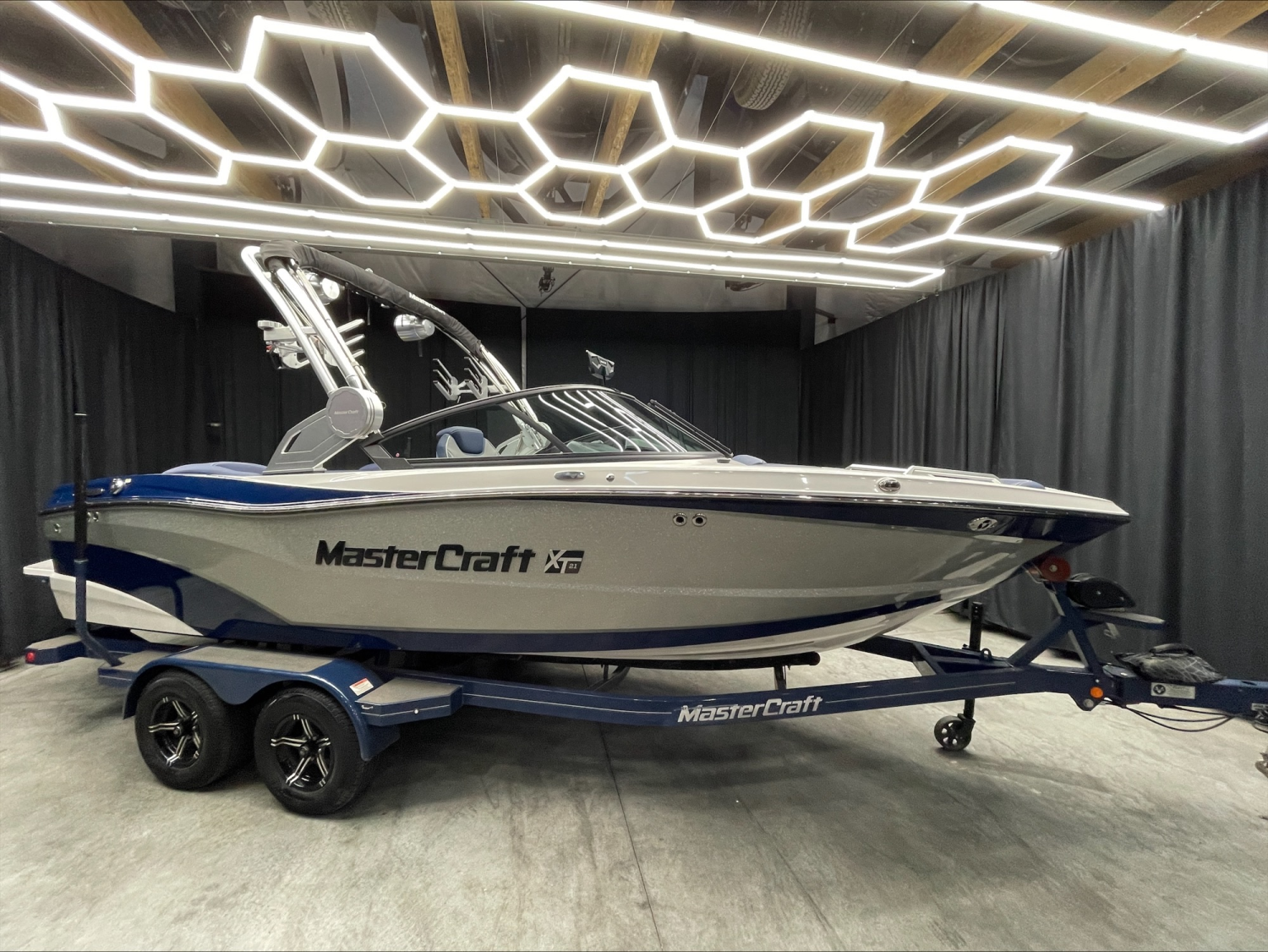 2022 MasterCraft XT21