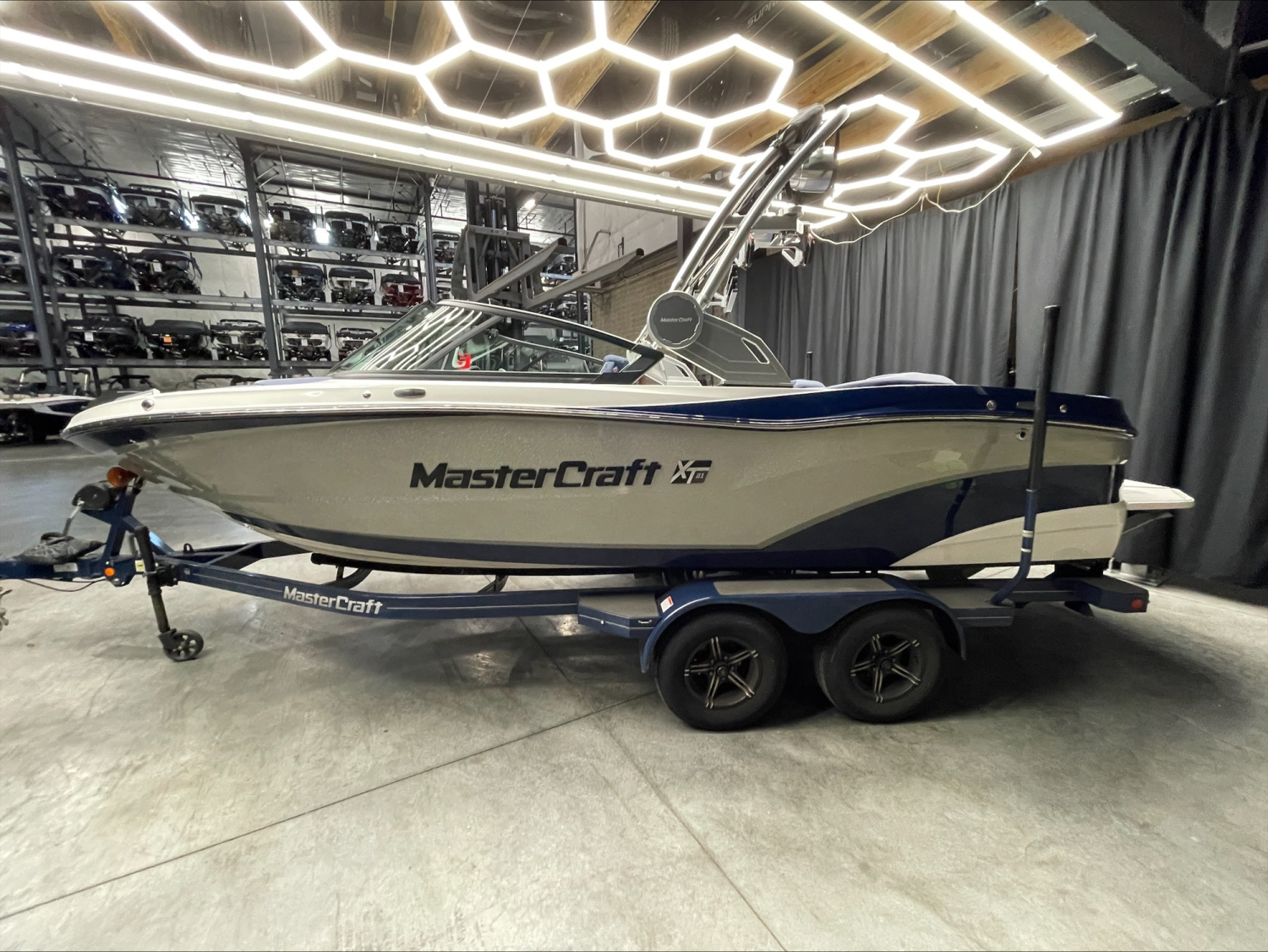 2022 MasterCraft XT21
