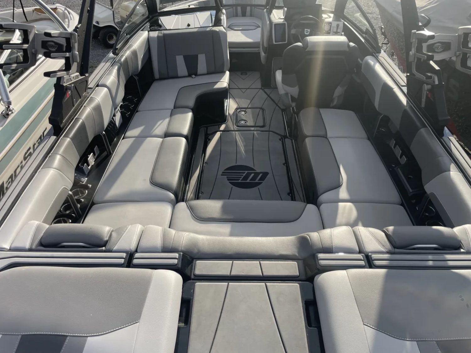 2022 Malibu 23 LSV