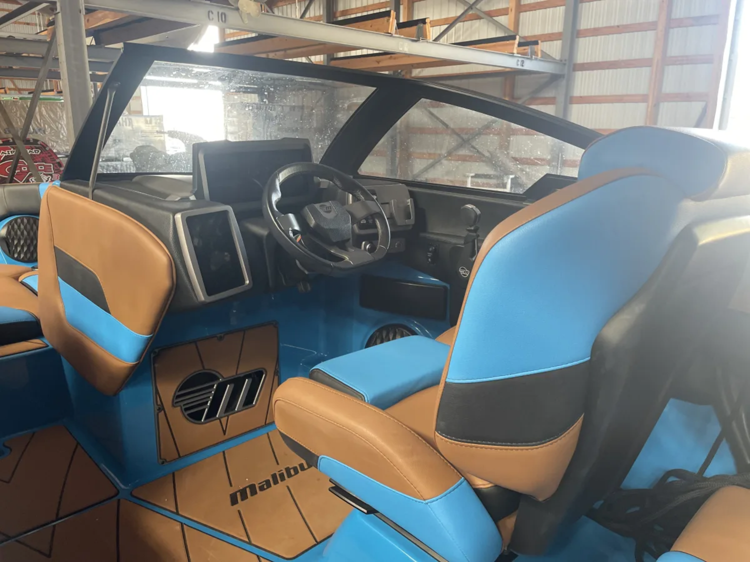 2023 Malibu 23 LSV