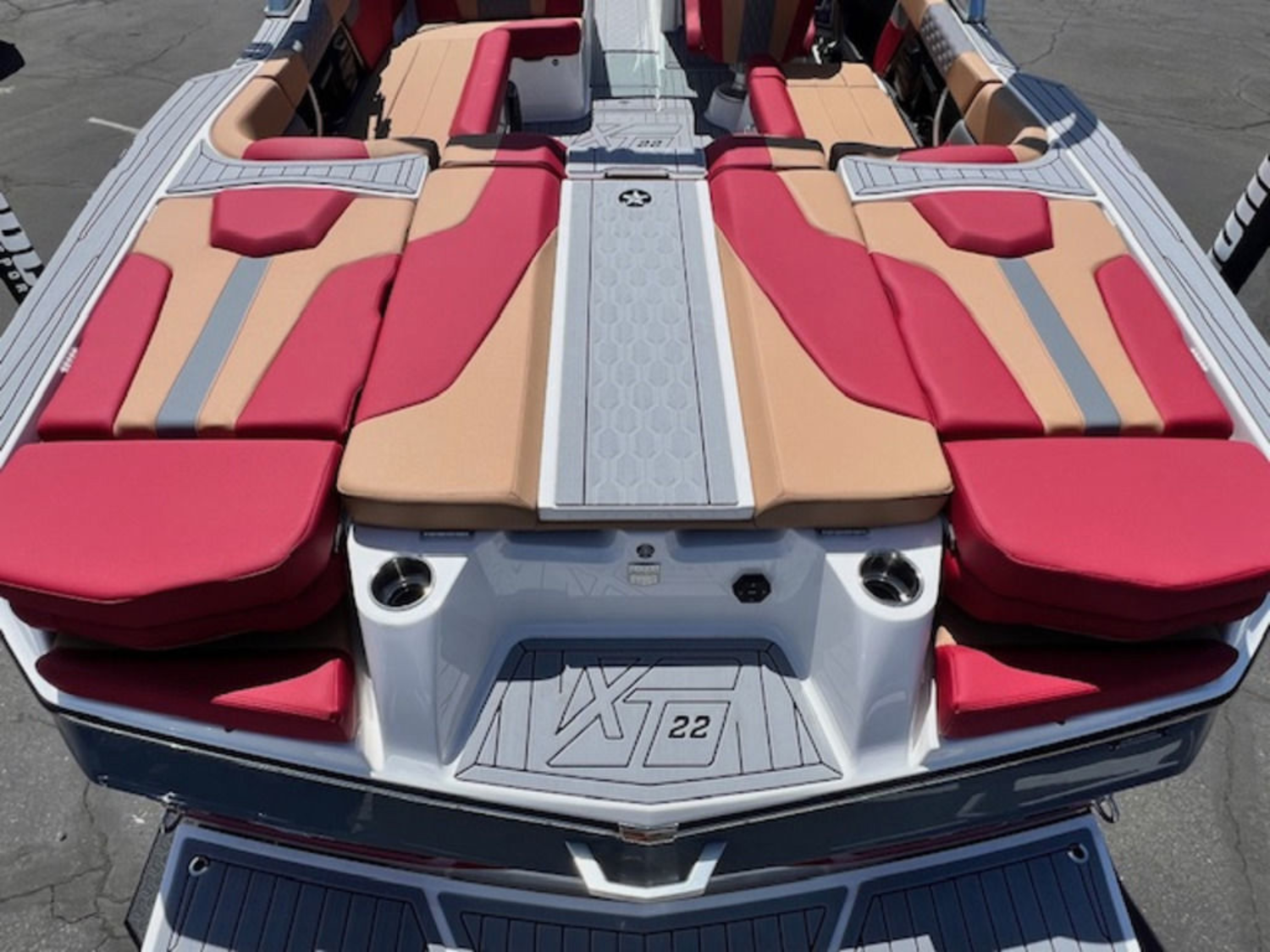 2026 Mastercraft XT22