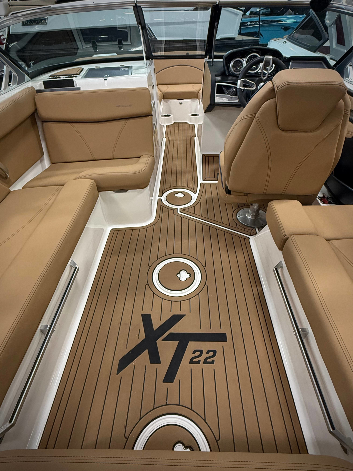 2021 MasterCraft XT22
