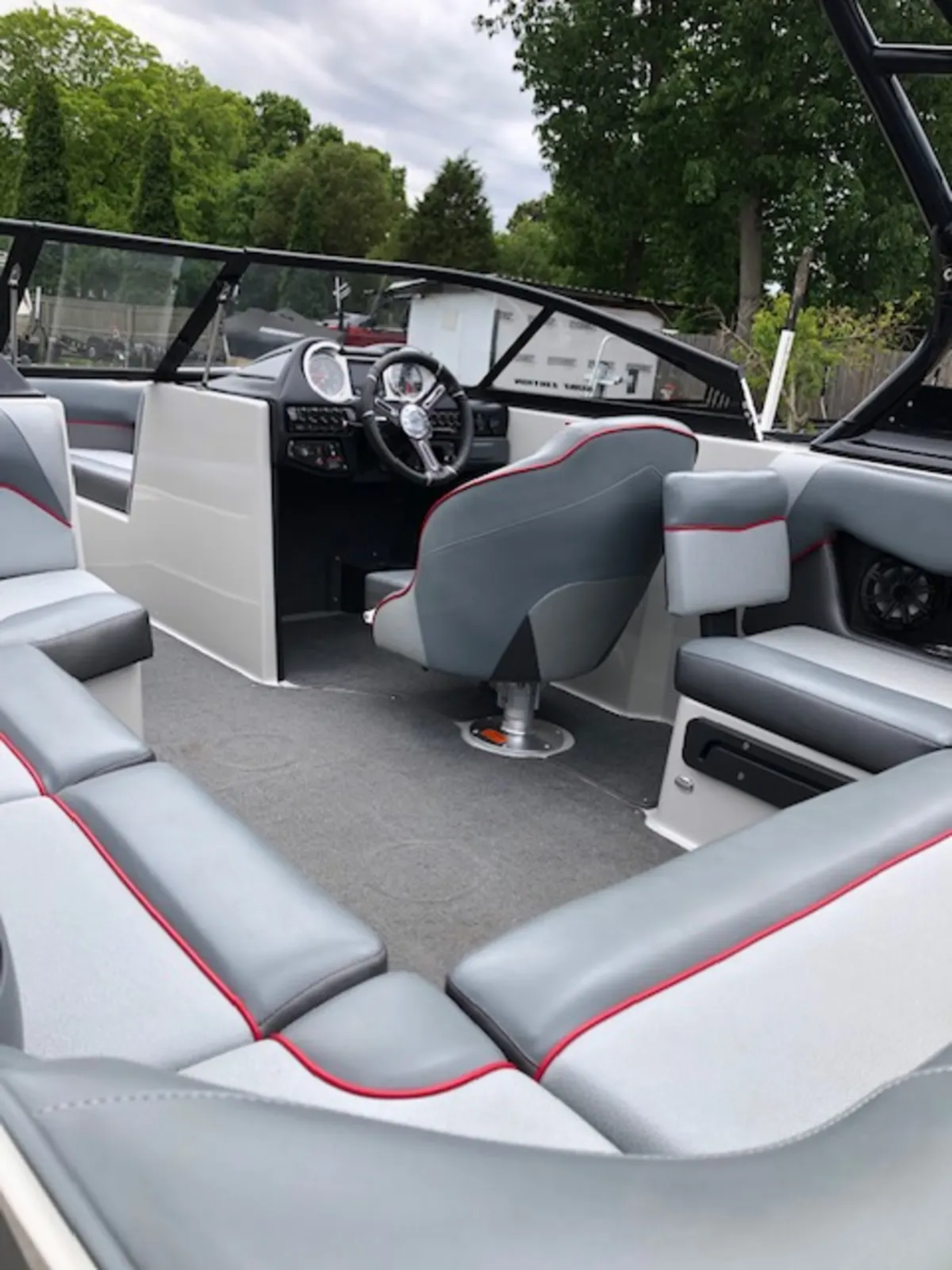 2017 MOOMBA MONDO WITH LOW HRS 198