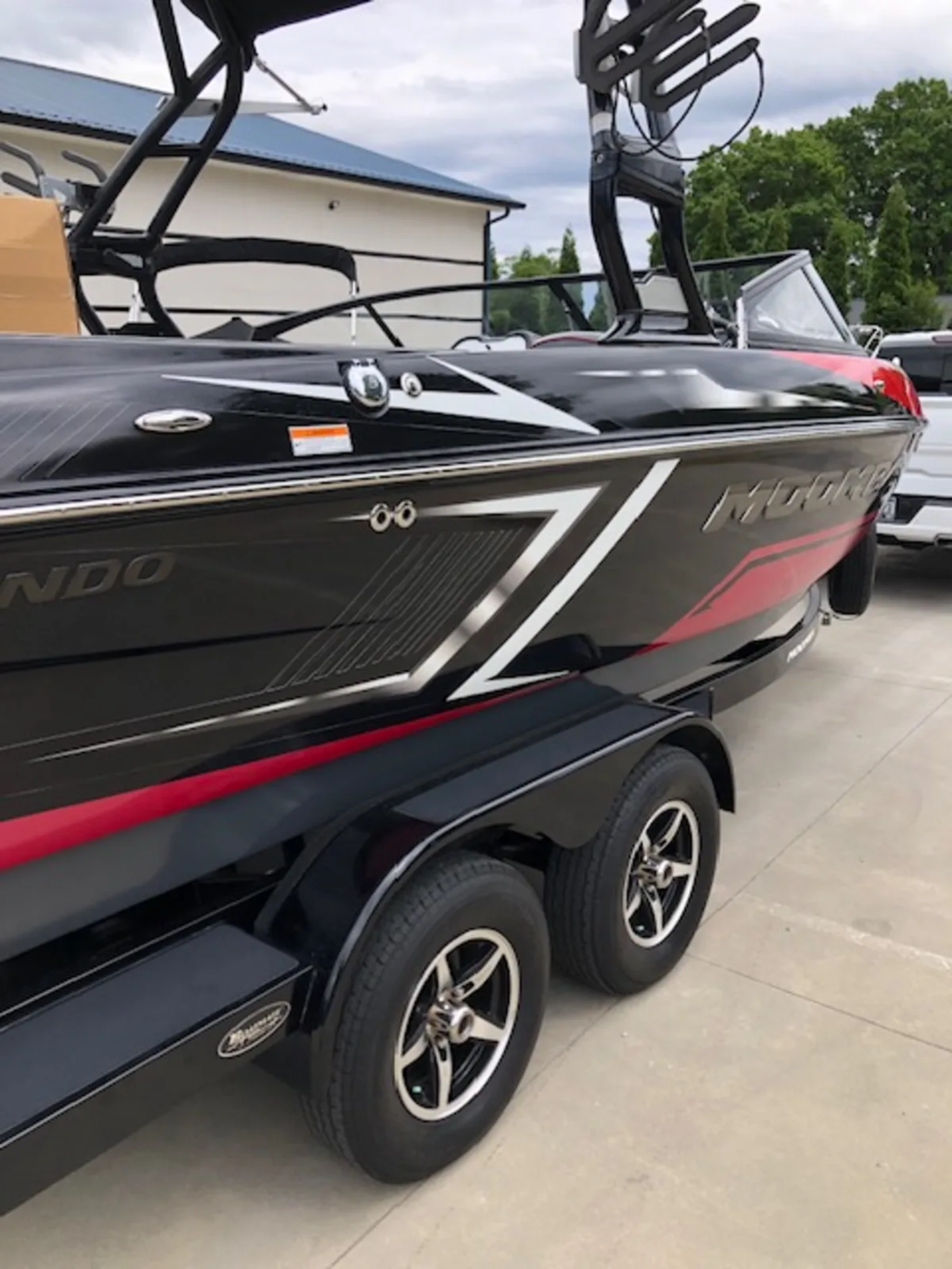 2017 MOOMBA MONDO WITH LOW HRS 198