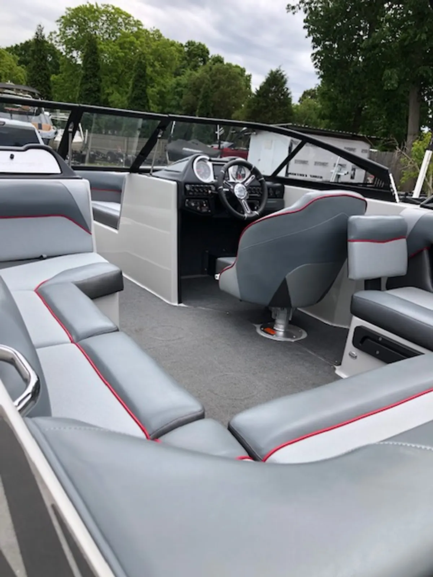 2017 MOOMBA MONDO WITH LOW HRS 198