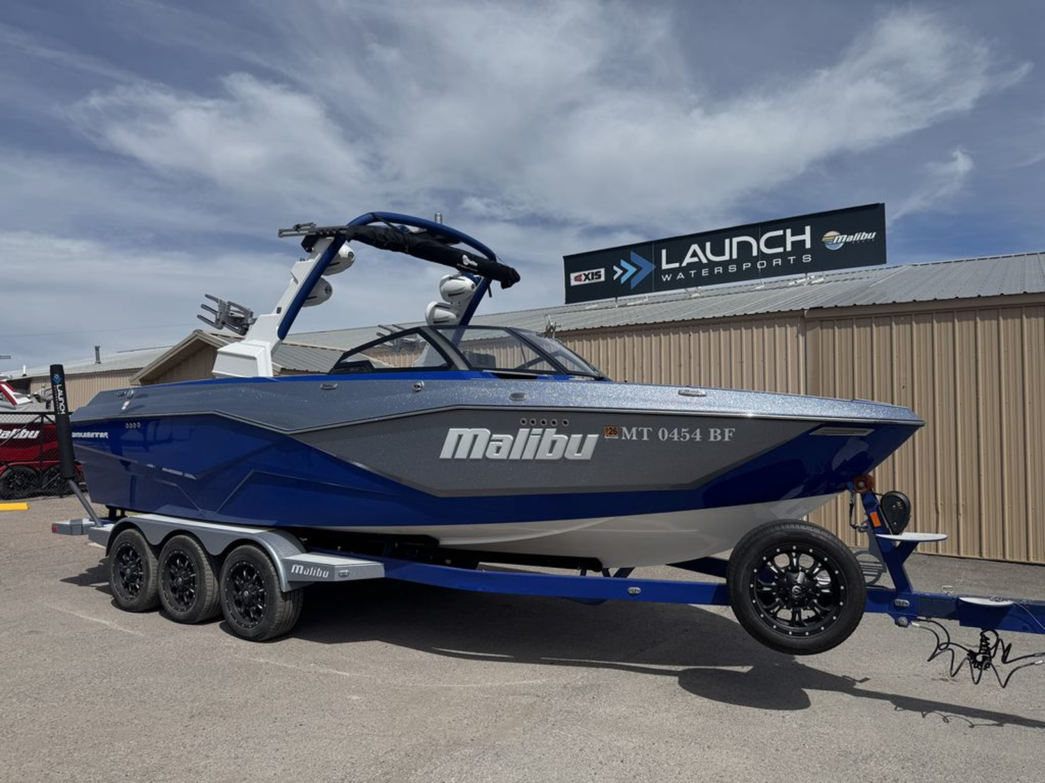 2022 Malibu Boats 25 LSV