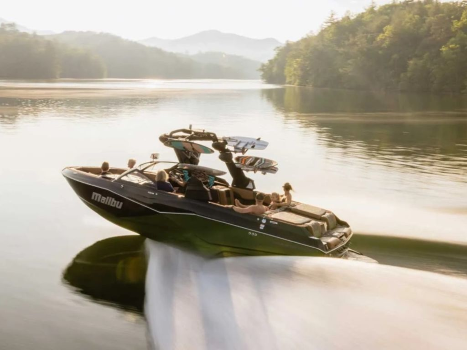 2022 Malibu Boats 25 LSV