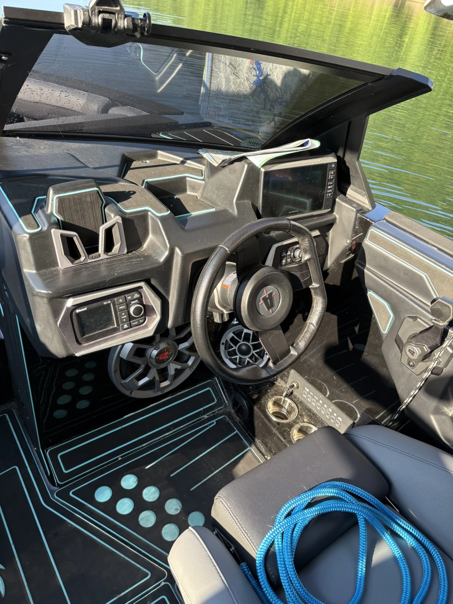 2023 Axis T250