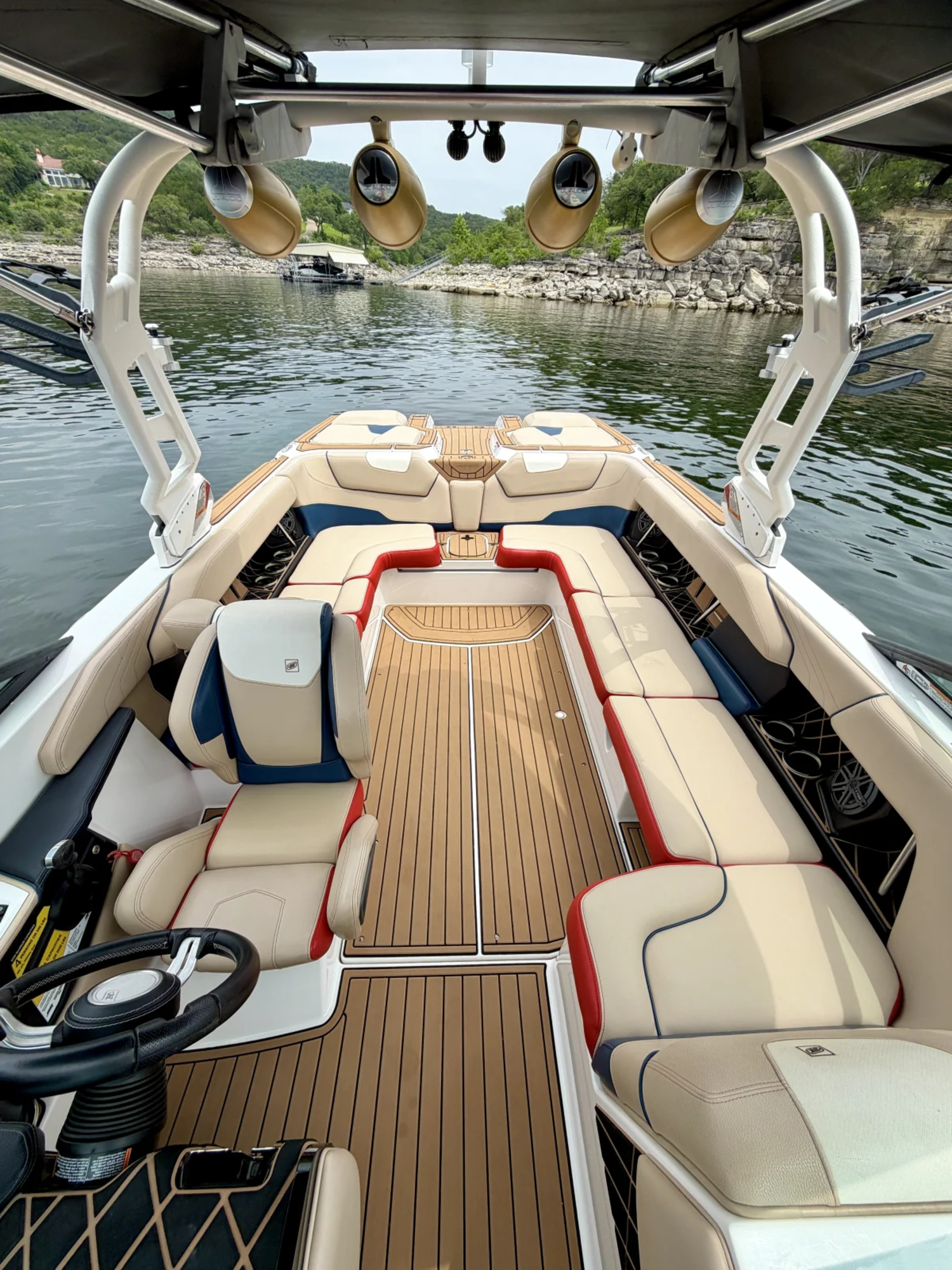 Ultimate Versatility In Excellent Condition Throughout 630 Hours on PCM ZR4