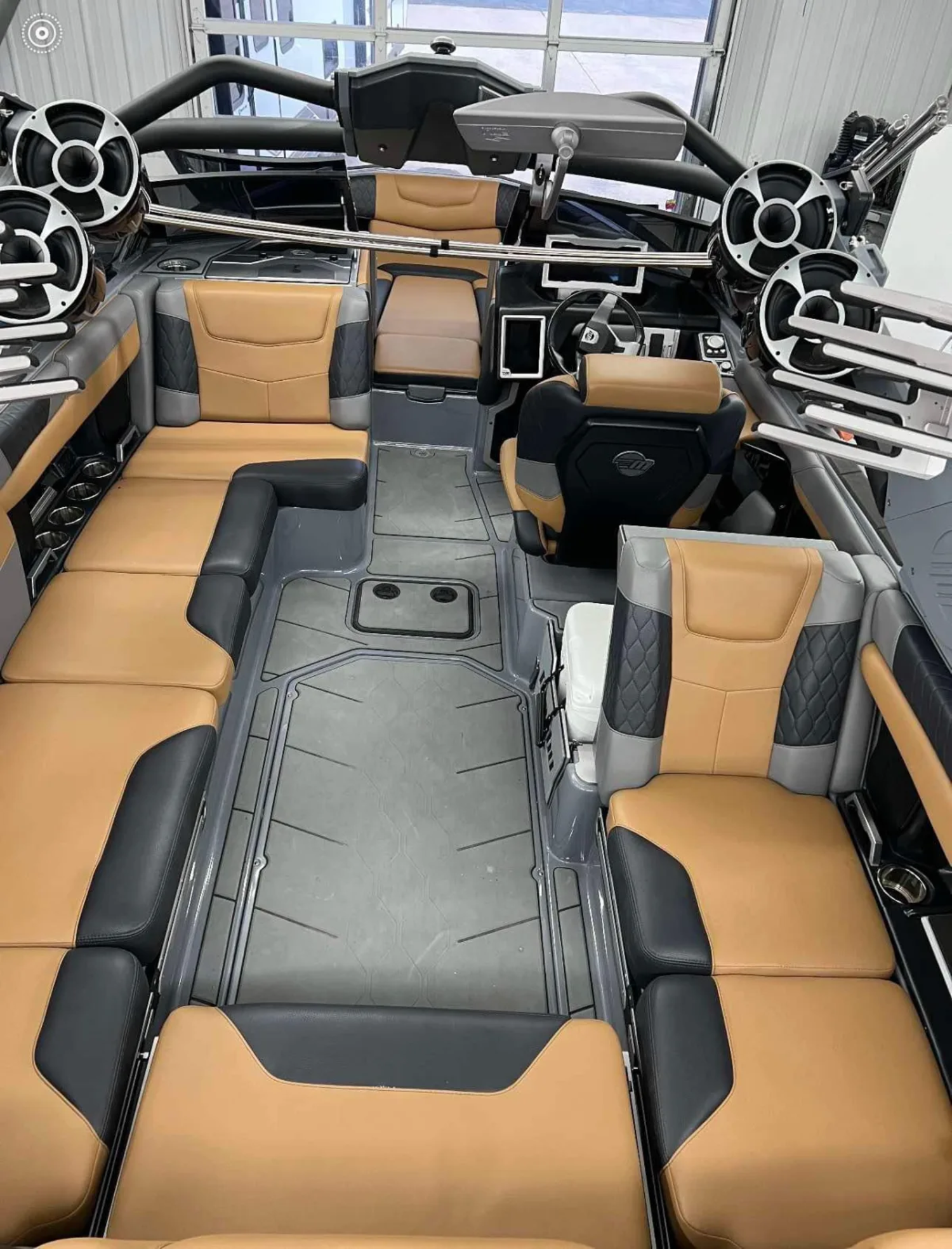 2021 Malibu Boats M240