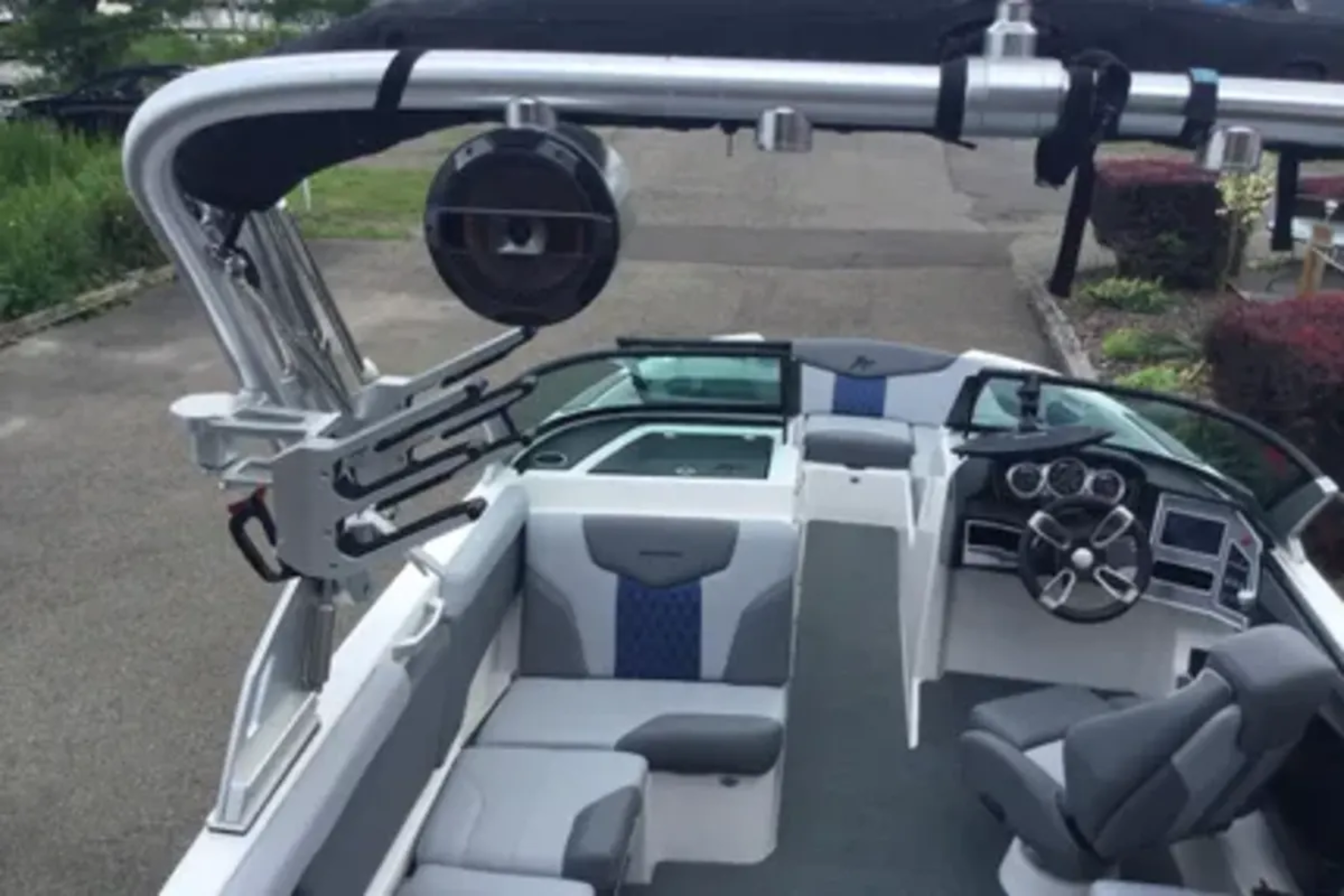 2022 MasterCraft XT24. 68 HRS. SURFSTAR 146K- 219K Build 