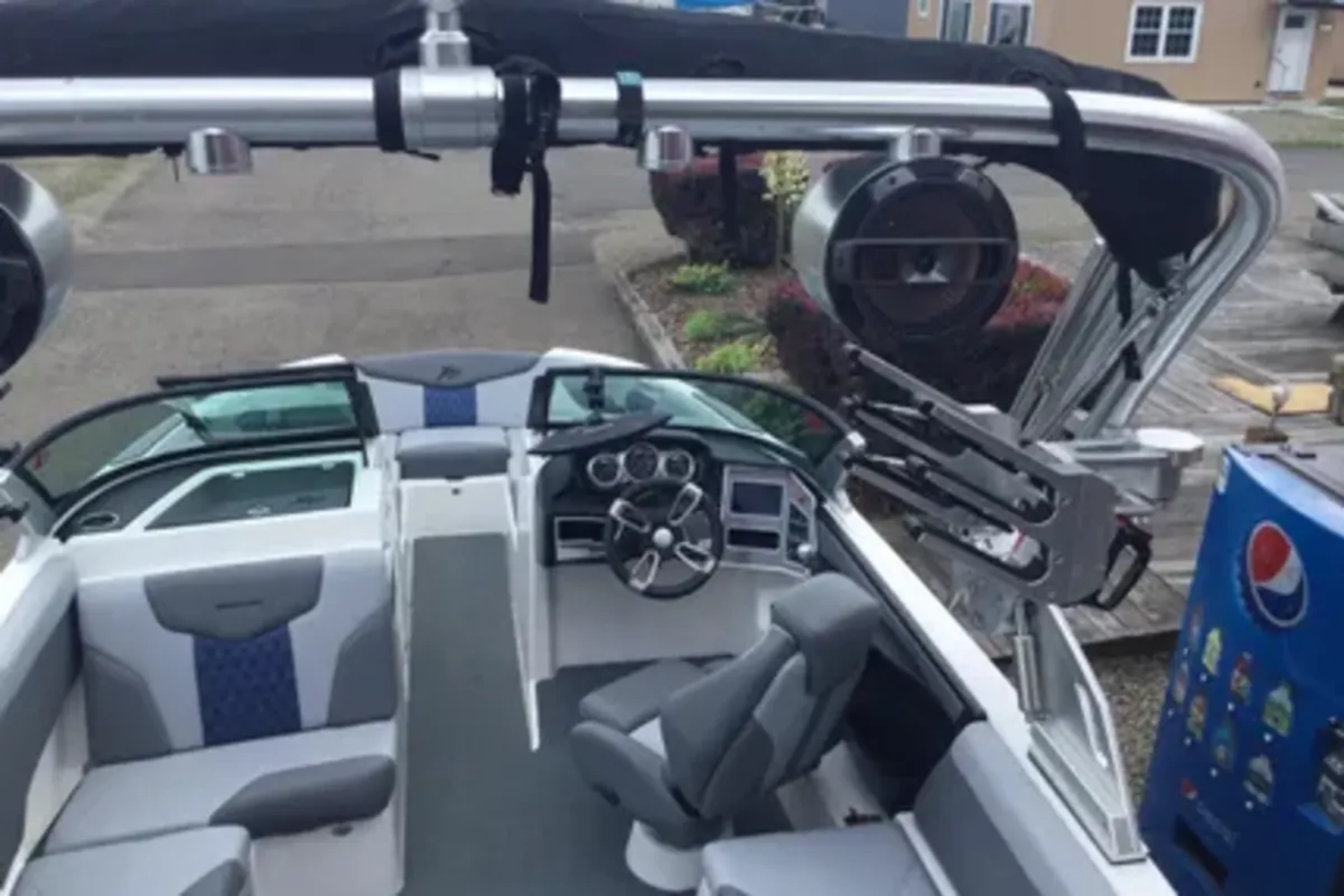 2022 MasterCraft XT24. 68 HRS. SURFSTAR 146K- 219K Build 