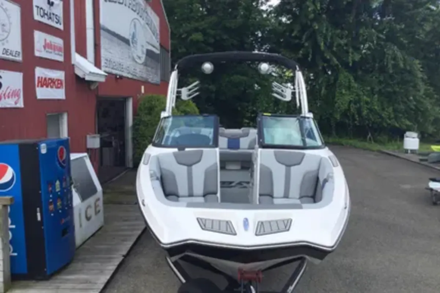 2022 MasterCraft XT24. 68 HRS. SURFSTAR 146K- 219K Build 