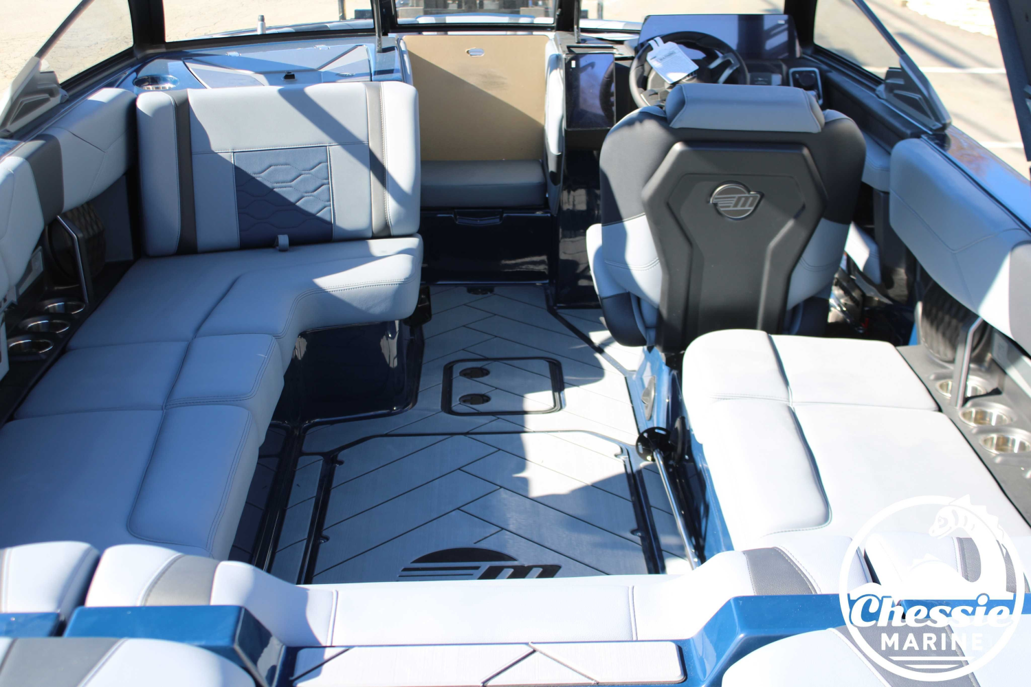 2026 Malibu 23 LSV