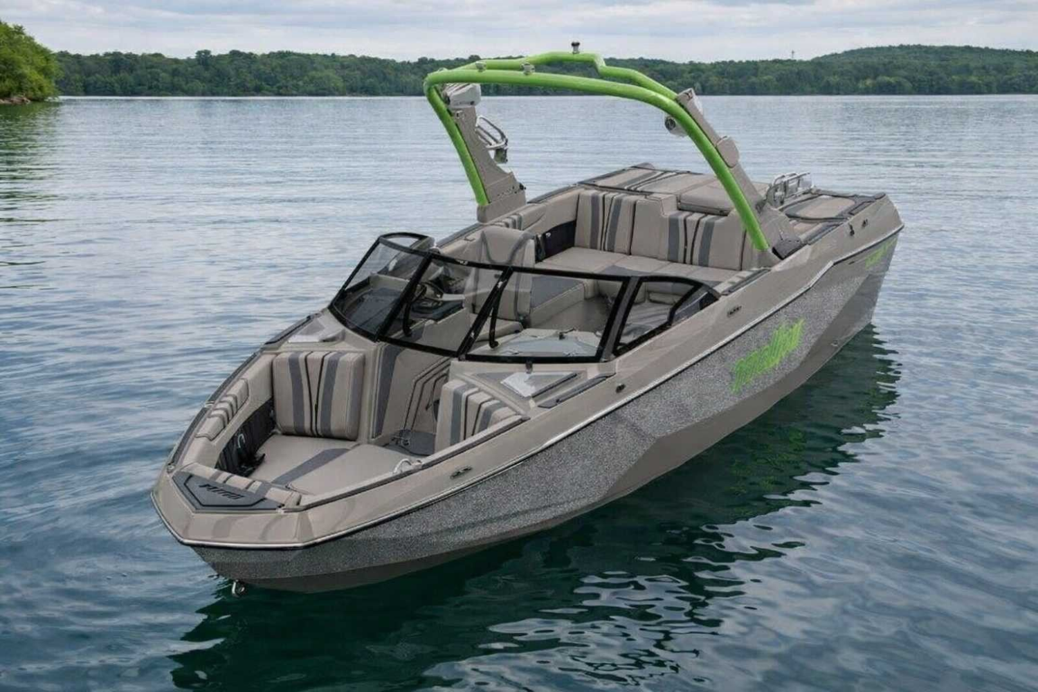 2026 Malibu 22 LSV