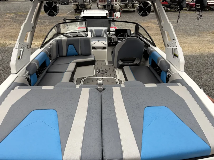 2018 Malibu Boats Wakesetter VLX for sale in Newark, Arkansas