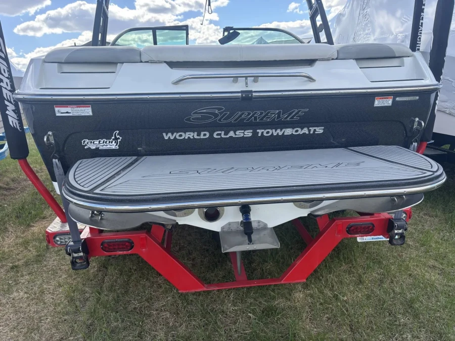 2015 2015 SUPREME S21, TRAILER, COVER for sale in Fargo, North Dakota