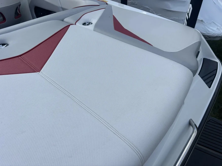 2015 2015 SUPREME S21, TRAILER, COVER for sale in Fargo, North Dakota