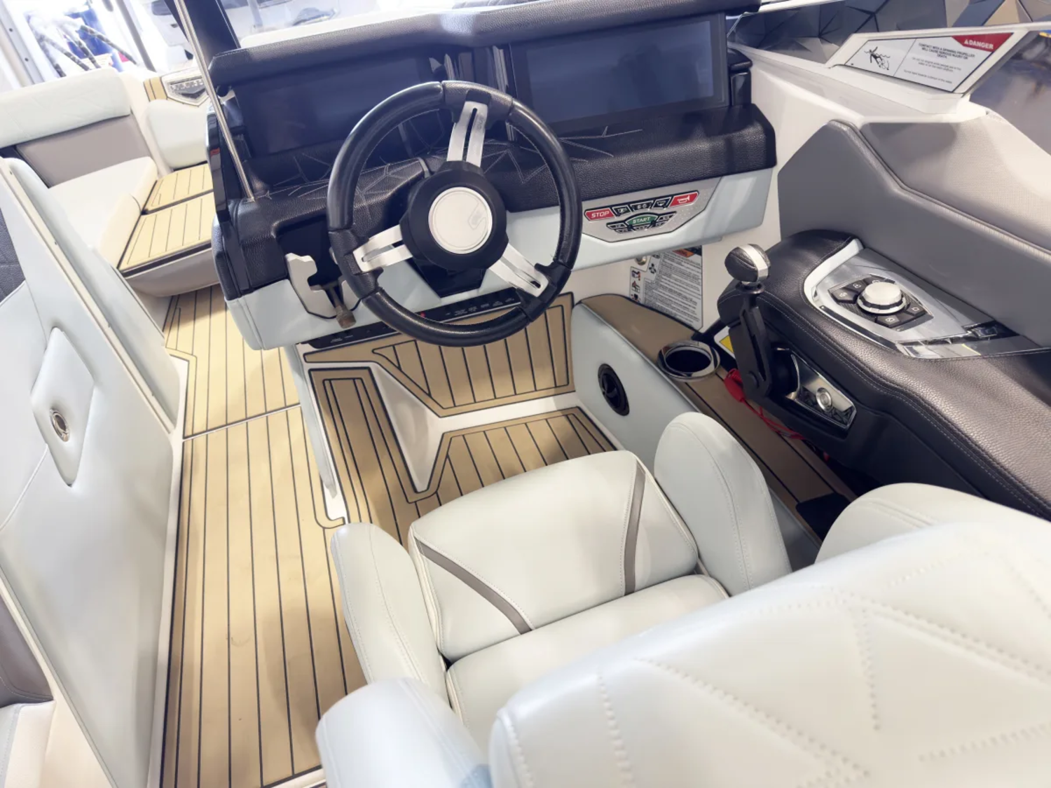 2020 Nautique P23