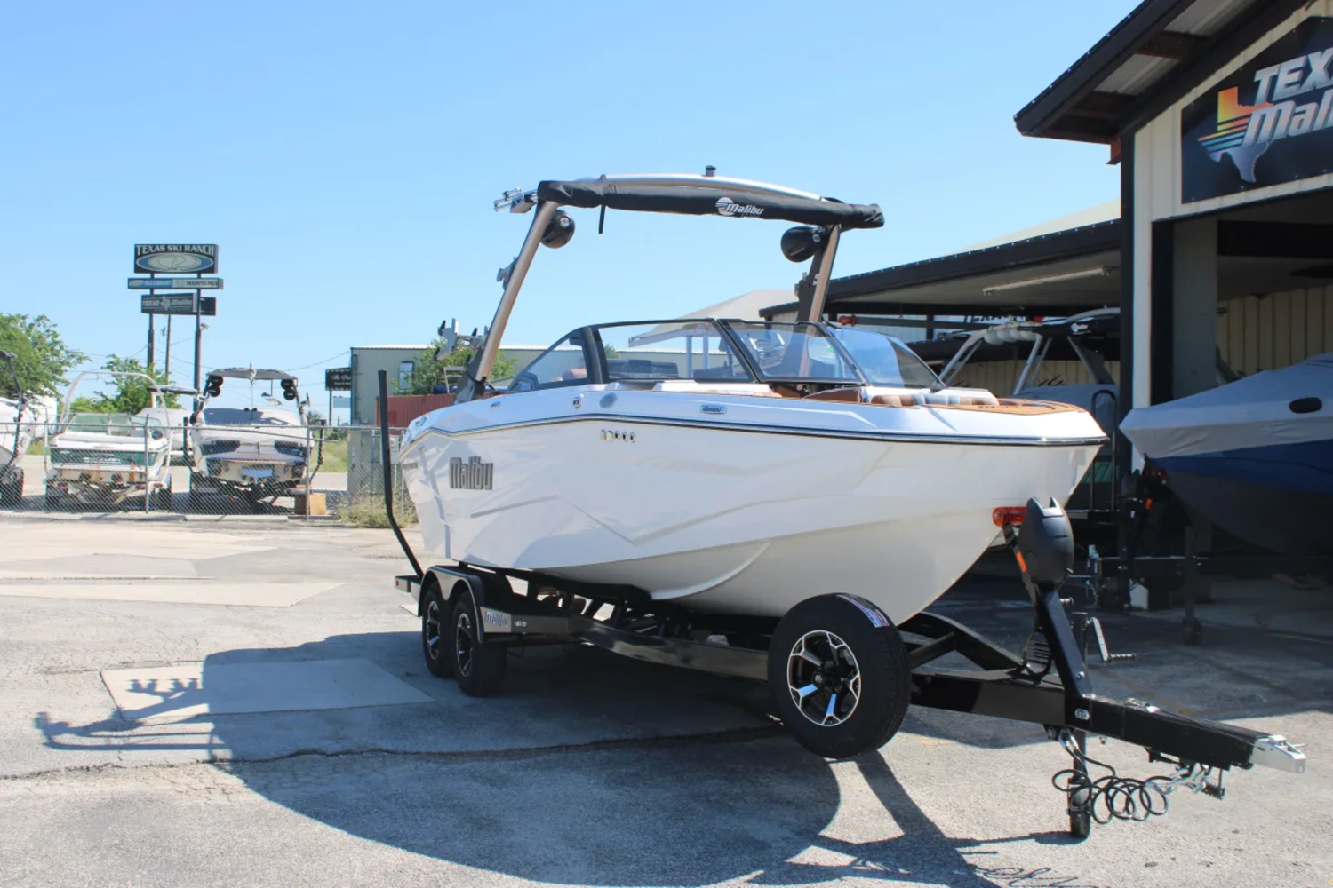 2026 Malibu 22 LSV
