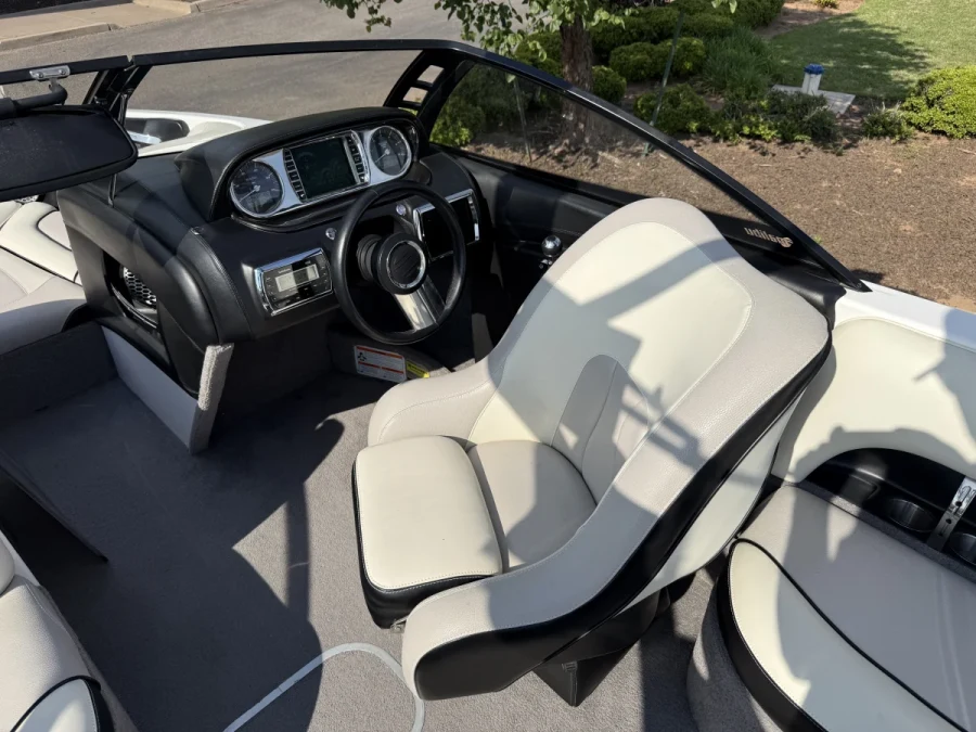 2011 Malibu Boats Wakesetter VLX for sale in Edmond, Oklahoma