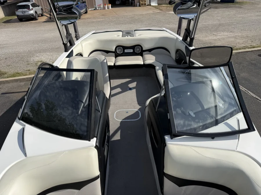 2011 Malibu Boats Wakesetter VLX for sale in Edmond, Oklahoma