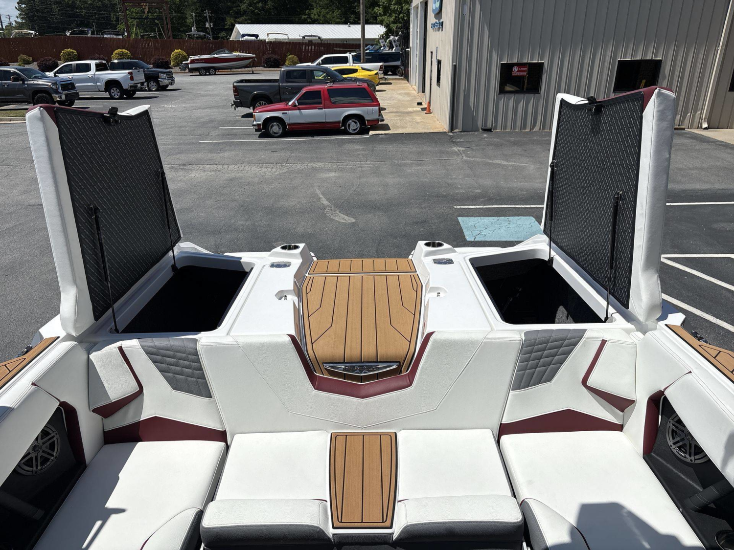 2026 Nautique S23
